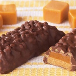 chocolate caramel crunch protein bar